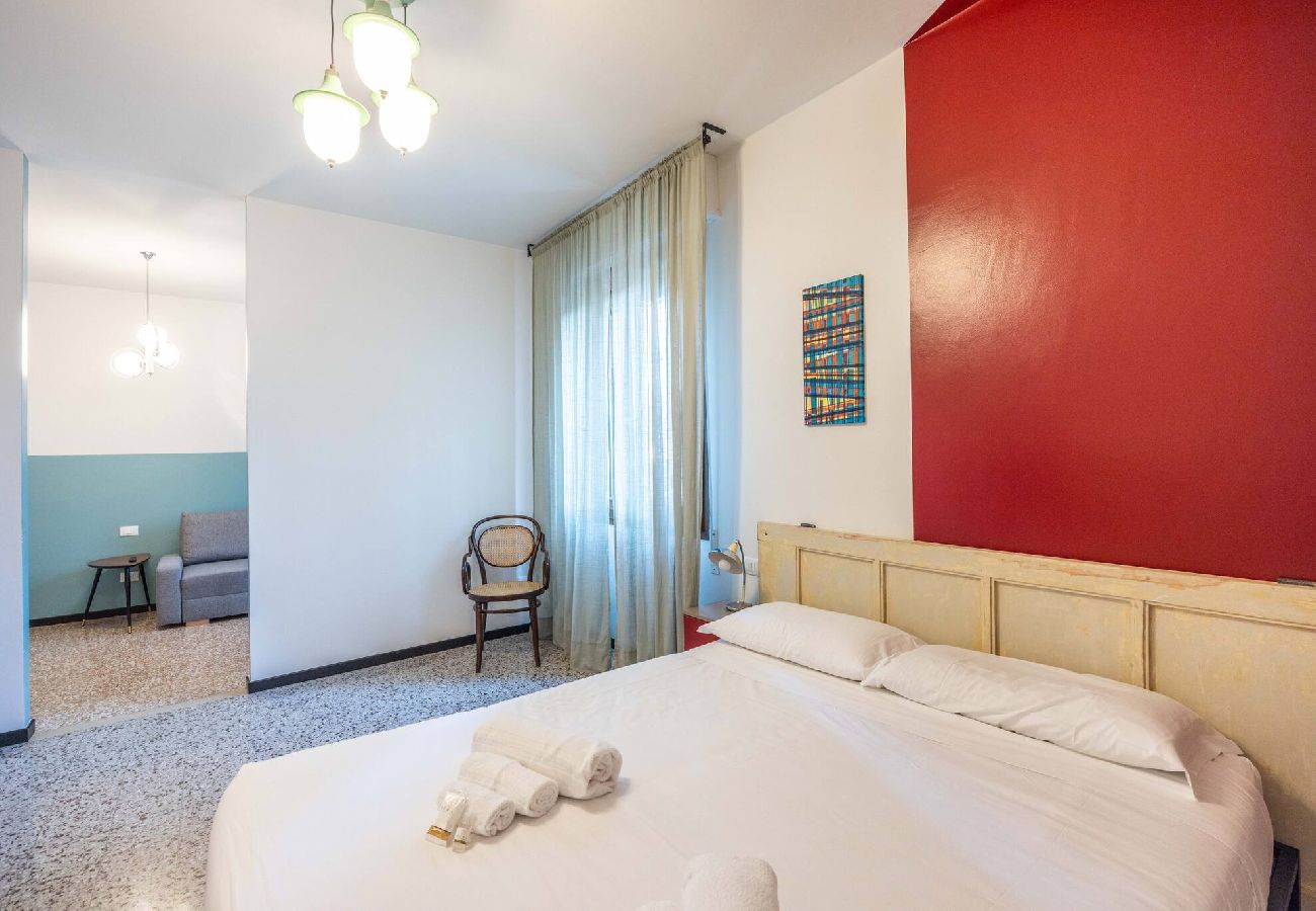 Rent by room in Bologna - Stanza Quadri, Bologna