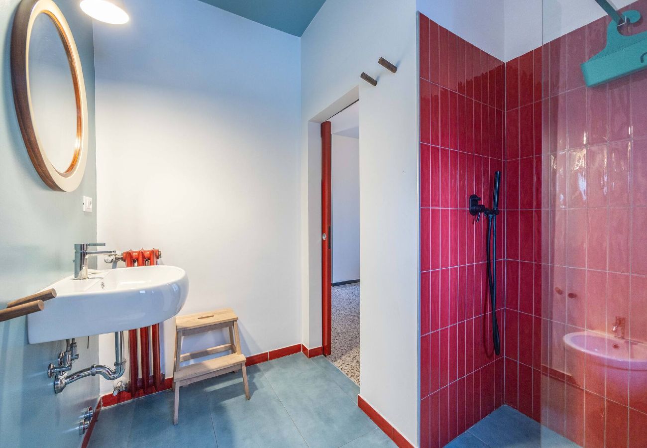 Rent by room in Bologna - Stanza Quadri, Bologna