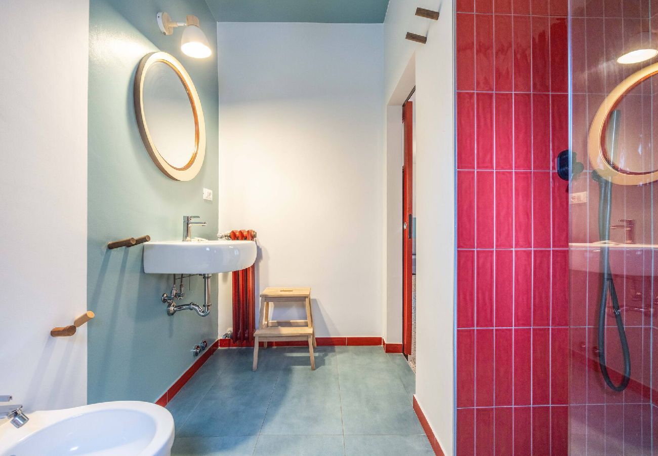 Rent by room in Bologna - Stanza Quadri, Bologna