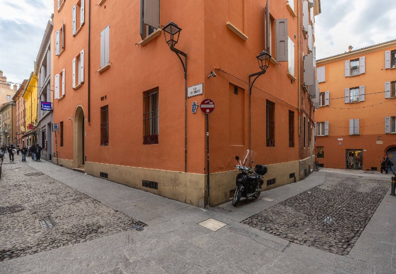 Apartment in Bologna - De´Giudei, Bologna by Short Holidays