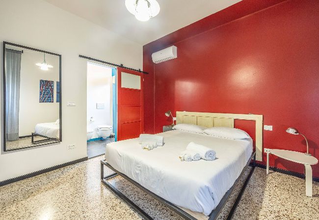 Rent by room in Bologna - Stanza Fiori, Bologna by Short Holidays