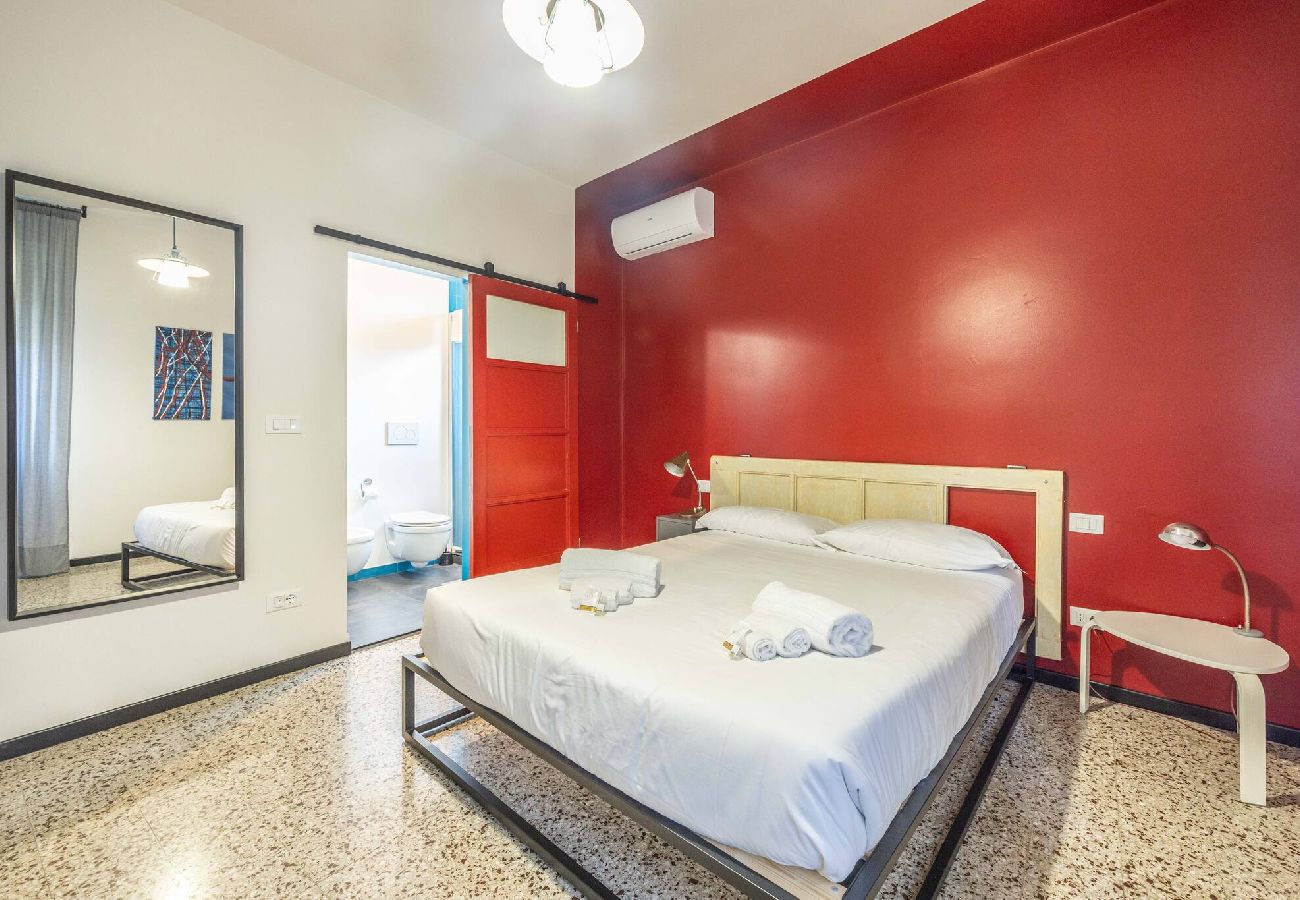 Rent by room in Bologna - Stanza Fiori, Bologna by Short Holidays