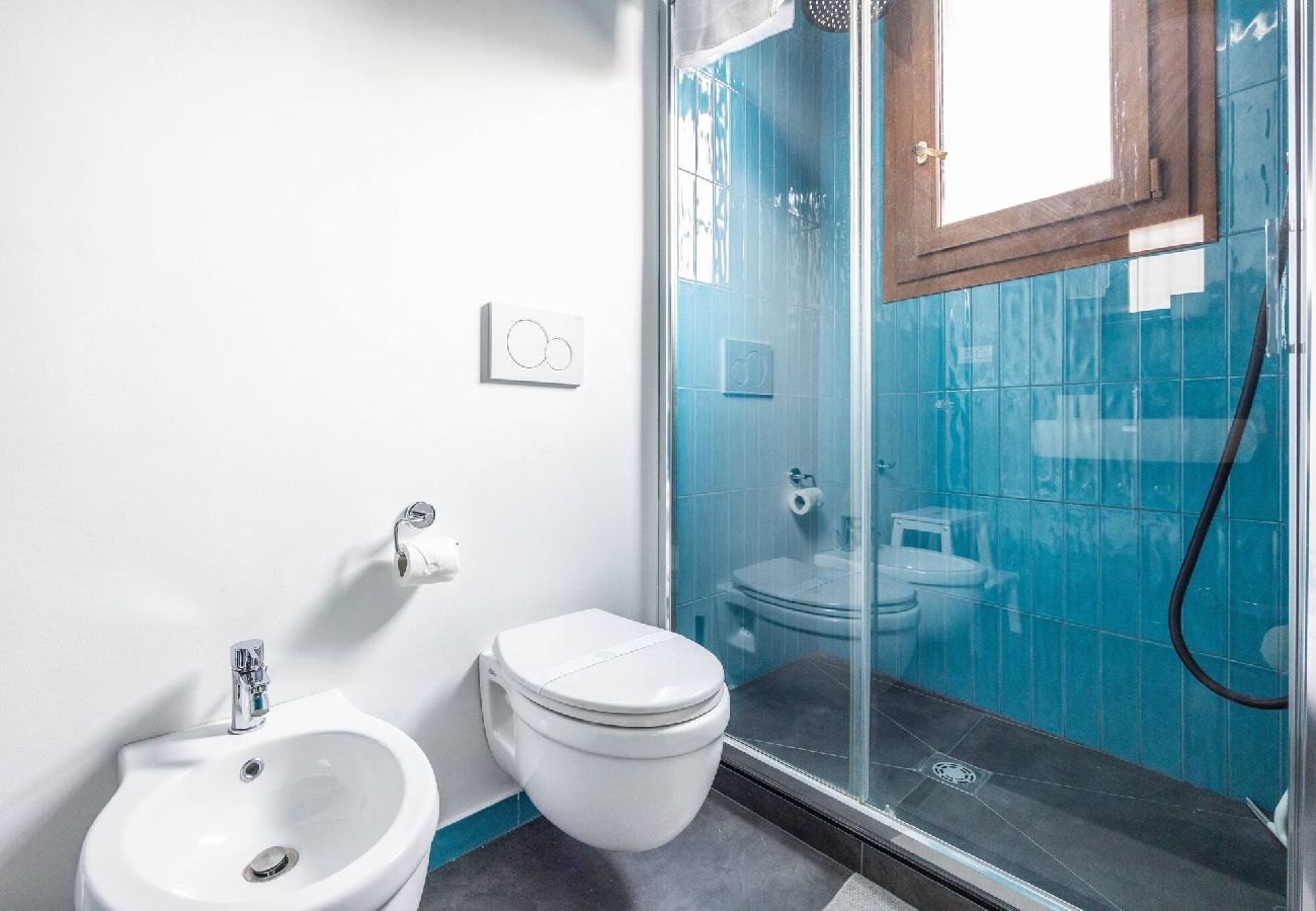 Rent by room in Bologna - Stanza Fiori, Bologna by Short Holidays