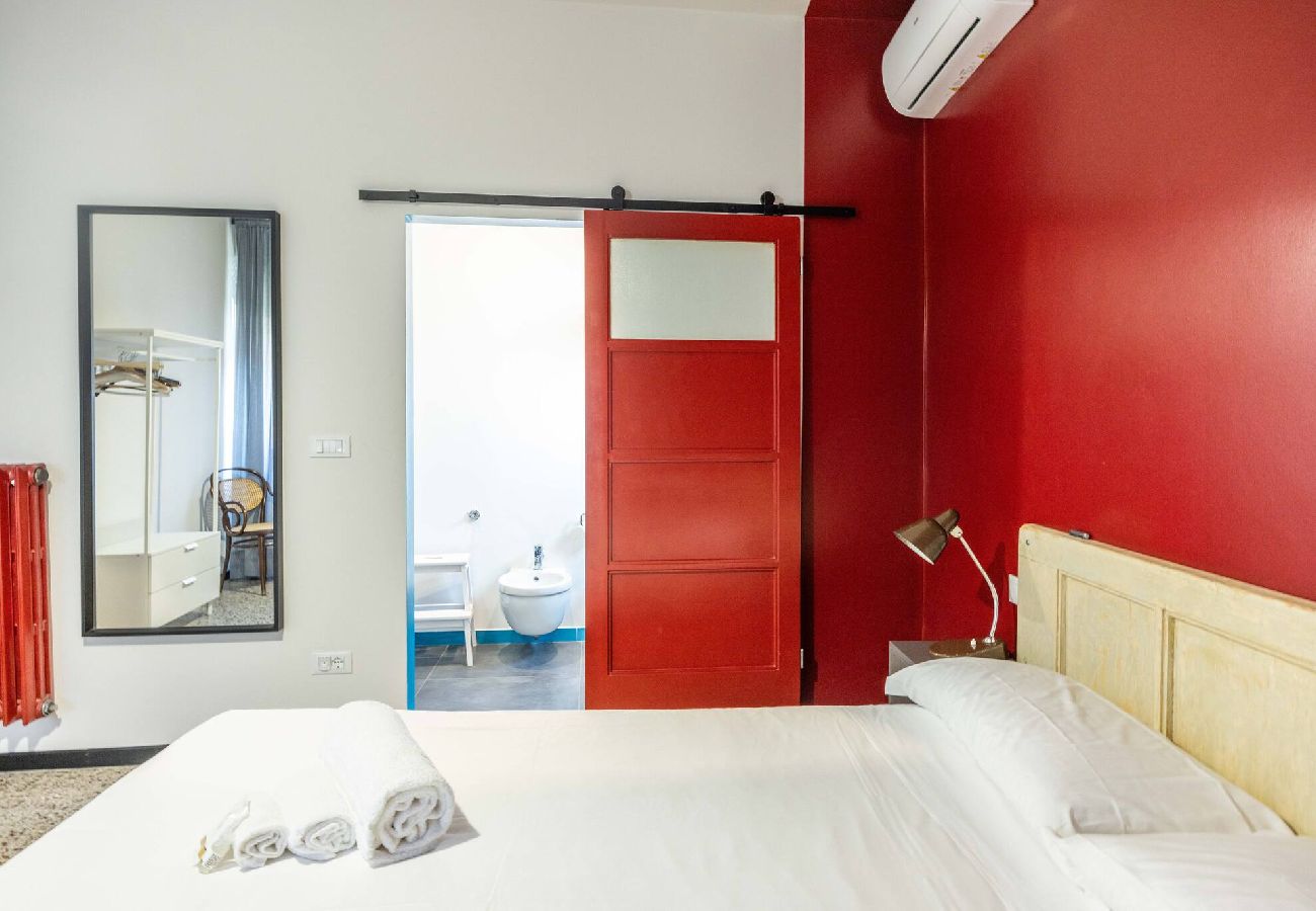 Rent by room in Bologna - Stanza Fiori, Bologna by Short Holidays