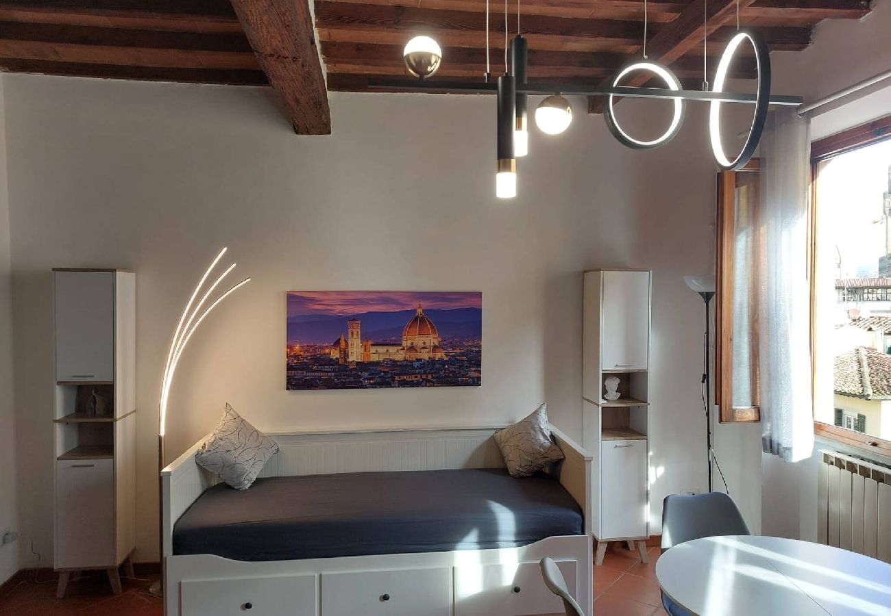 Apartment in Florence - Old Bridge, Firenze by Short Holidays
