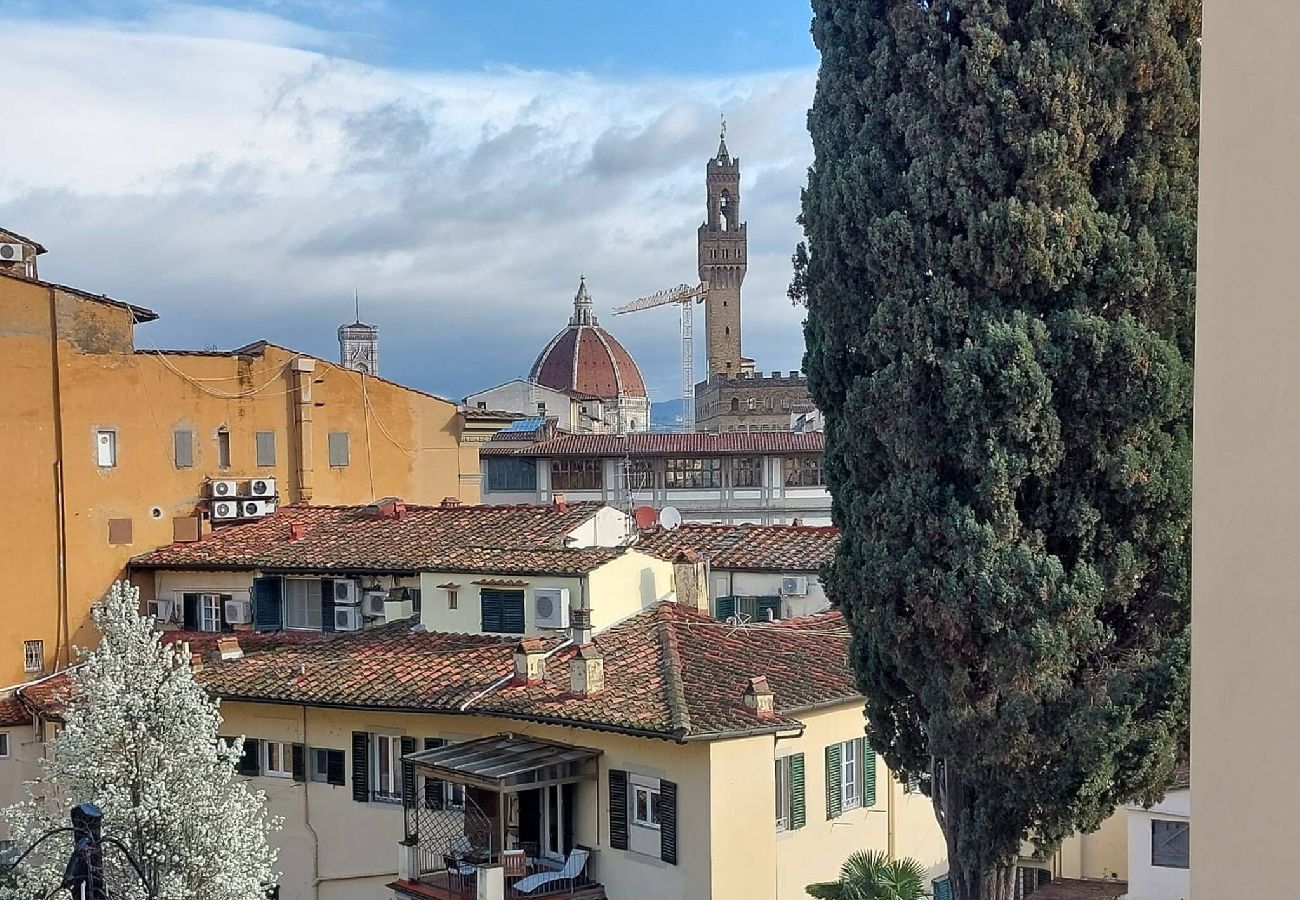 Apartment in Florence - Old Bridge, Firenze by Short Holidays