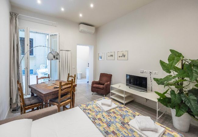 Apartment in Bologna - Casa dei Fiori, Bologna by Short Holidays