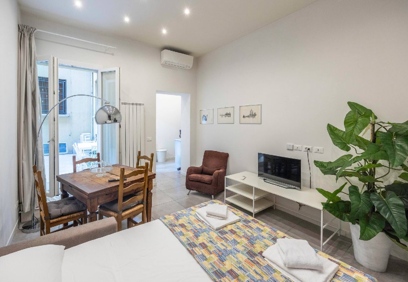 Apartment in Bologna - Casa dei Fiori, Bologna by Short Holidays