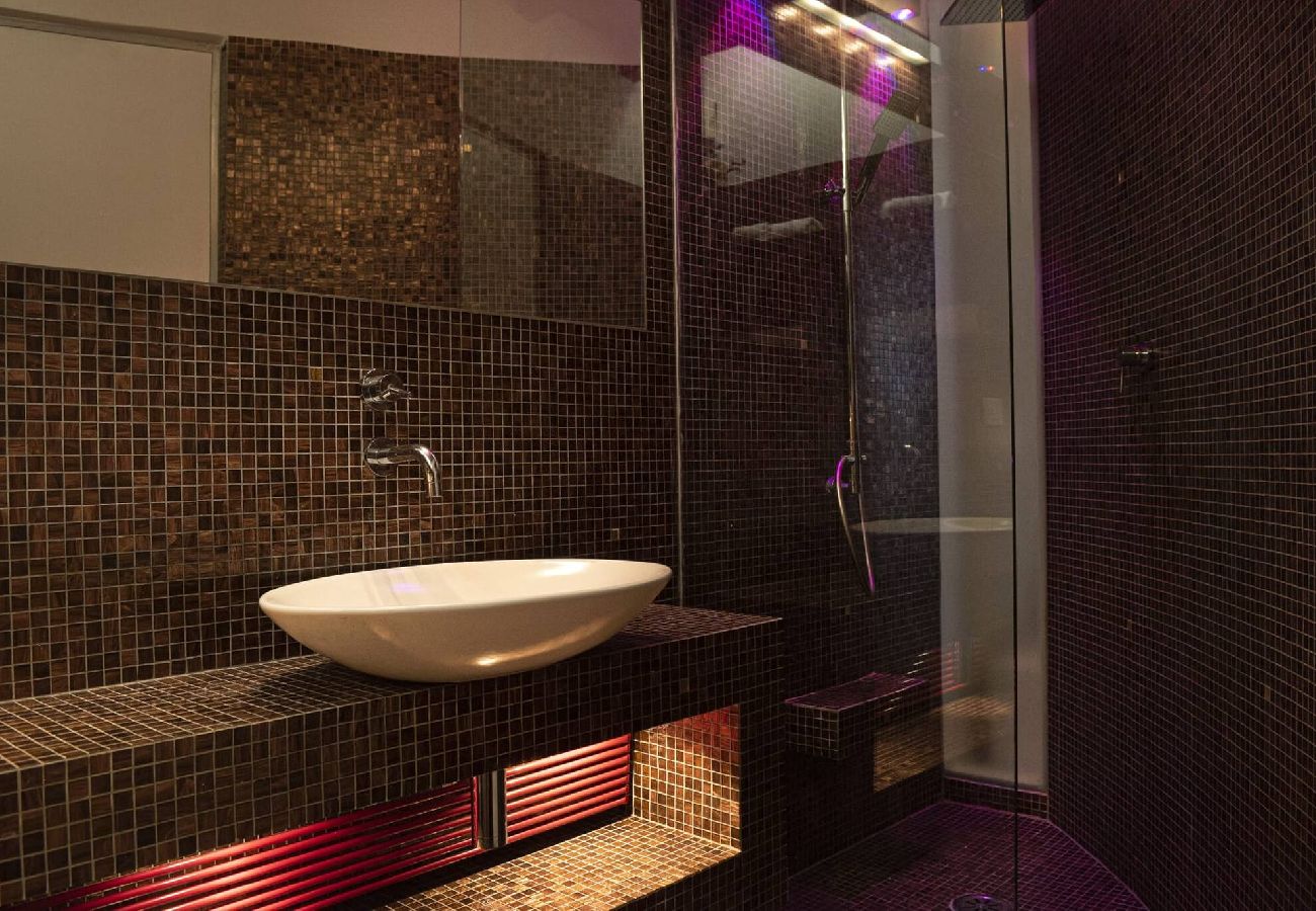 Apartment in Bologna - Gramsci, Bologna by Short Holidays