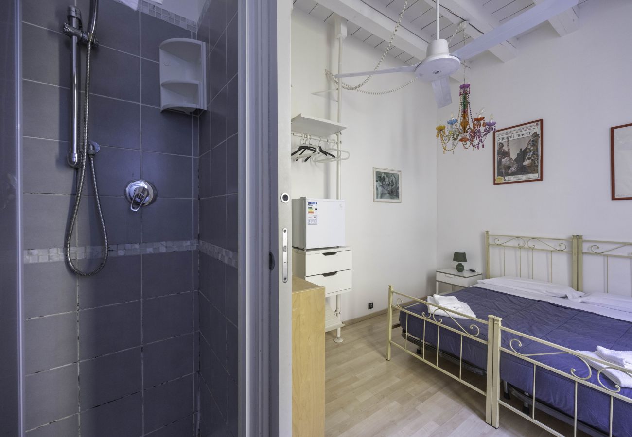 Rent by room in Bologna - Stanza Adami, Bologna By Short Holidays