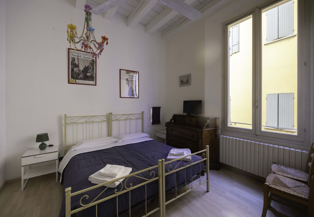 Rent by room in Bologna - Stanza Adami, Bologna By Short Holidays